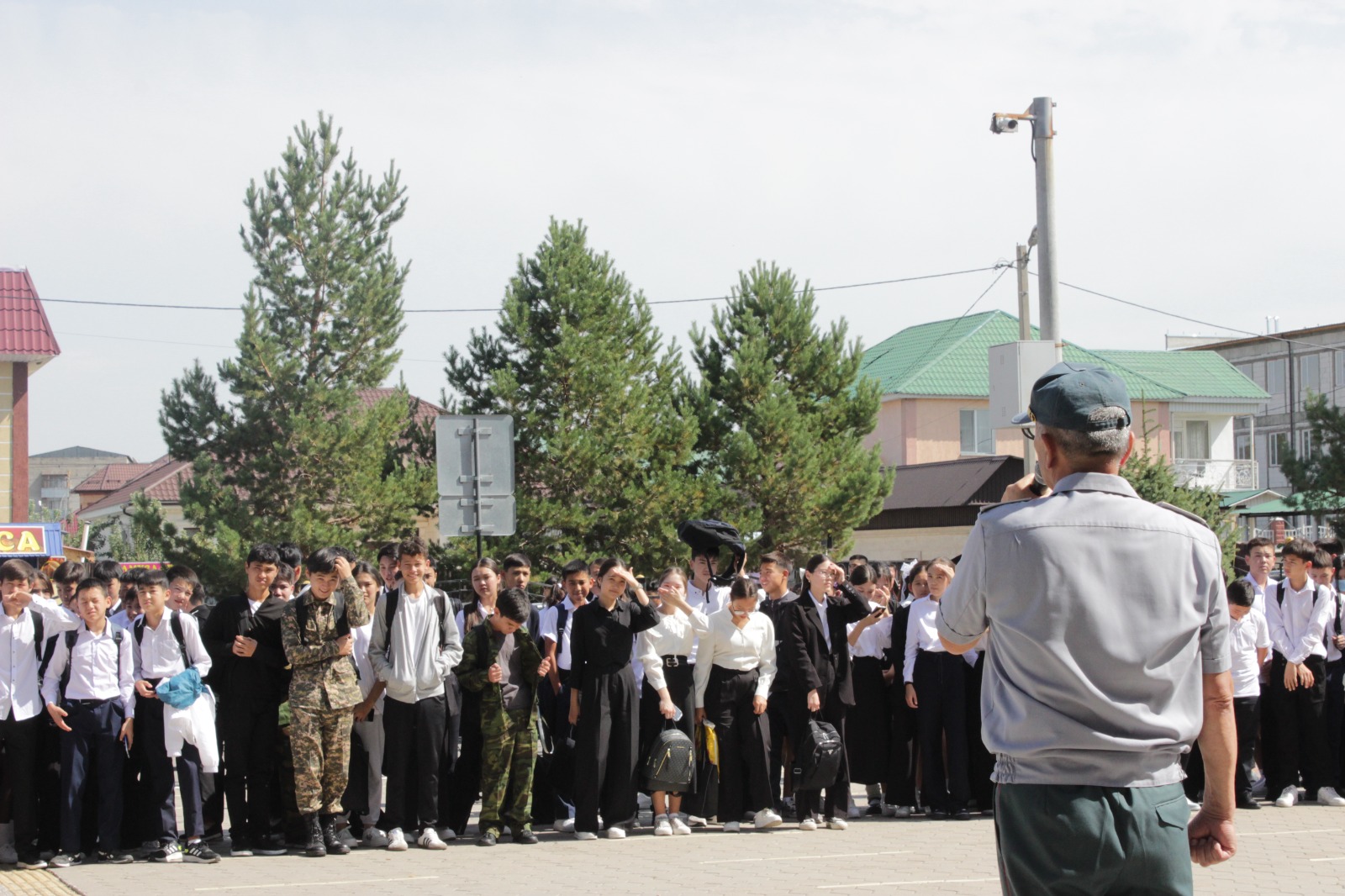 11.09.2023 күні сағат 12.55 те құлақтандыру жүйелері қосылған кезде Б.Сырттанұлы атындағы №25 орта мектеп оқушылары ұстаздарымен бірге сейсмикалық жаттығуға толығымен қатысты.